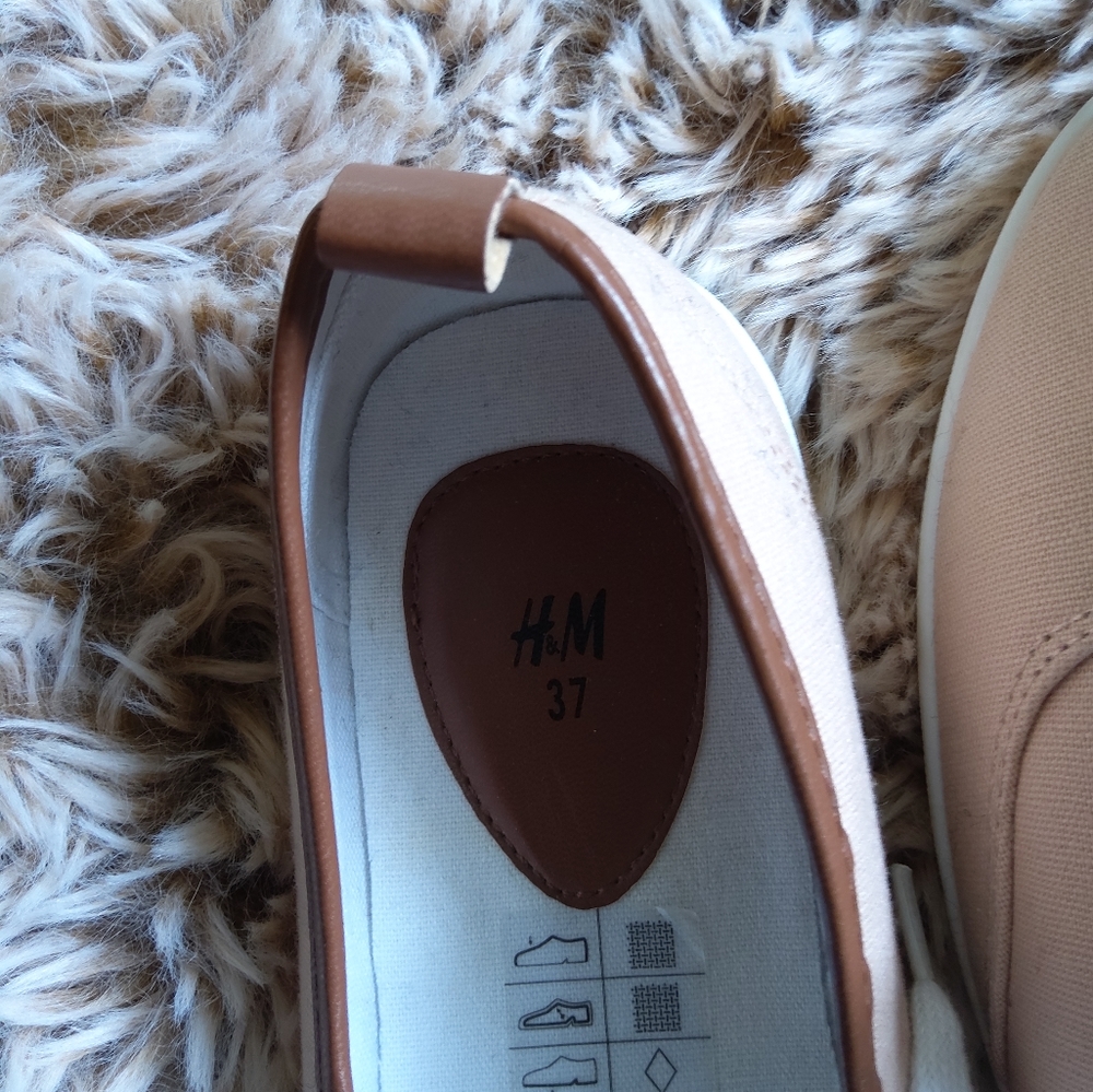 💥New💥H&M Peach Sneakers - Picture 4 of 4